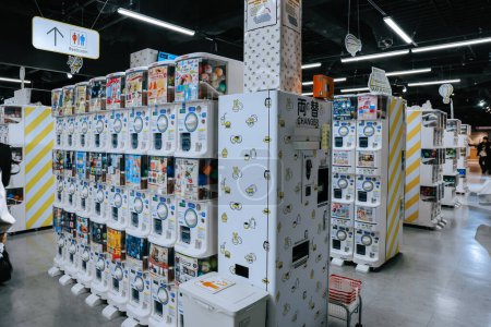 Foto de Sol ciudad, japonés gachapon máquinas expendedoras dedicado Nov 28 2023 - Imagen libre de derechos