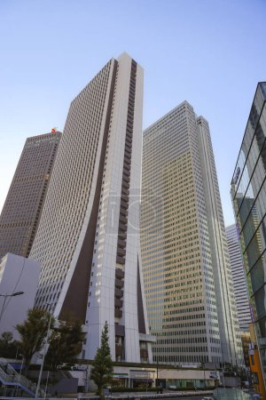 Téléchargez les photos : 28 nov. 2023 Skyline de la ville avec gratte-ciel et immeubles de bureaux - en image libre de droit