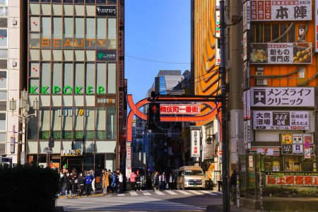 Foto de Kabukicho Ichiban Street, Shinjuku Tokio, Japón Nov 28 2023 - Imagen libre de derechos