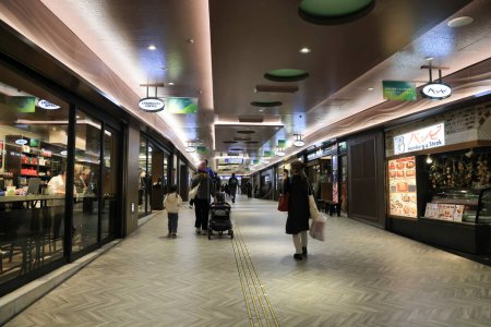 Foto de Nov 28 2023 Centro comercial subterráneo en Shinjuku, Tokio, Japón - Imagen libre de derechos