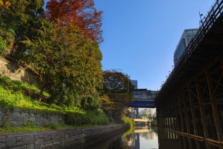 Téléchargez les photos : 27 nov. 2023 Kanda River view from Ochanomizu Bridge near Ochanomizu, - en image libre de droit