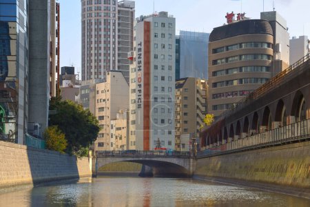 Téléchargez les photos : 27 nov. 2023 Vue de la rivière Tokyo Kanda et de la gare Manseibashi - en image libre de droit
