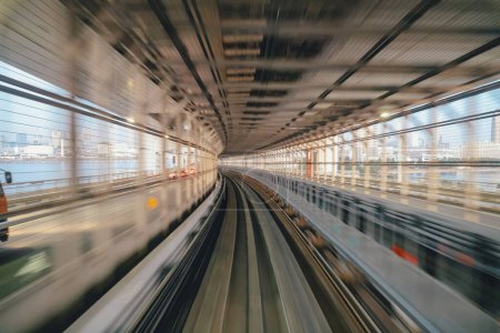 Téléchargez les photos : Monorail de lumière de mouvement pour fond de design, Tokyo, Japon. 27 nov. 2023 - en image libre de droit
