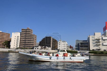Téléchargez les photos : 27 nov. 2023 Tokyo Paysage urbain avec rivière Sumida à Tokyo, Japon - en image libre de droit