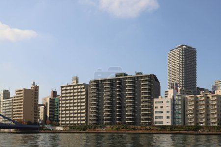 Foto de Nov 27 2023 un horizonte moderno de la ciudad frente al mar con rascacielos - Imagen libre de derechos