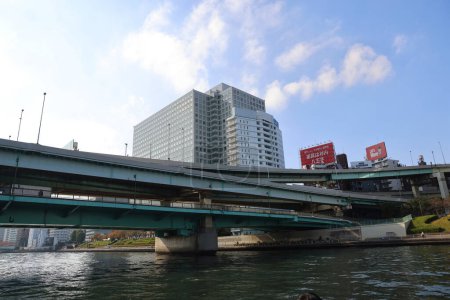 Foto de Nov 27 2023 el paisaje de Sumidagawa-Ohashi Puente - Imagen libre de derechos
