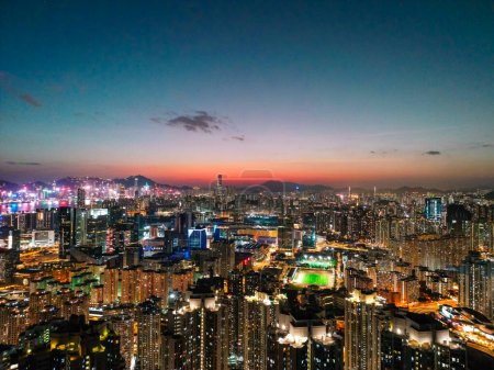 Téléchargez les photos : 14 janv. 2021 Le paysage urbain de Kowloon la nuit, Kowloon Peak - en image libre de droit