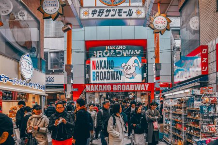 Téléchargez les photos : Nakano Broadway est un célèbre centre commercial Nov 26 2023 - en image libre de droit