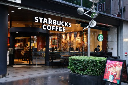 Foto de A Starbucks Café en Tokio, Hongo sanchome Nov 26 2023 - Imagen libre de derechos