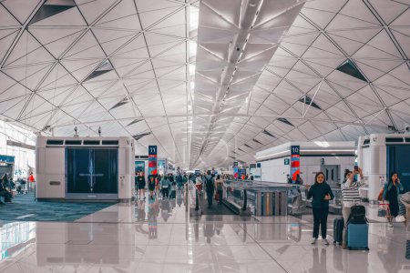 Foto de Aeropuerto salidas puertas y salones, hong kong Nov 25 2023 - Imagen libre de derechos