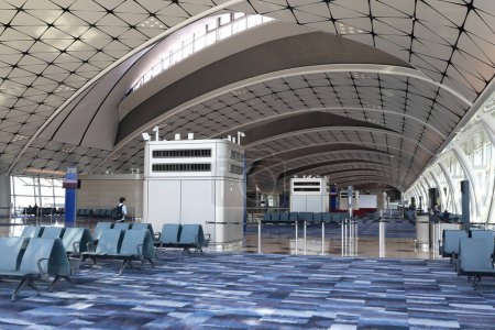 Téléchargez les photos : Portes et salons des départs d'aéroport, hong kong 25 nov. 2023 - en image libre de droit