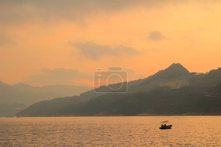 Téléchargez les photos : Junk, baie Tseung Kwan O - en image libre de droit