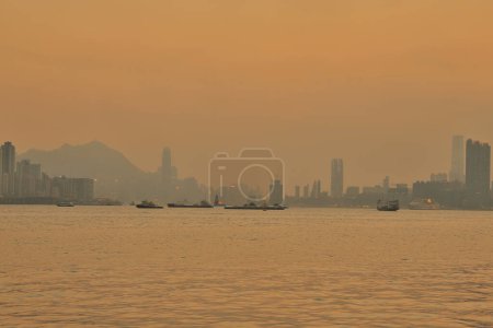Foto de La Contaminación atmosférica pende sobre Hong Kong el 28 de marzo 2015 - Imagen libre de derechos