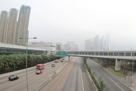 Téléchargez les photos : Hong Kong - 7 mars 2015 : Paysage urbain de Honk Kong de jour avec de grands immeubles d'appartements de jour - en image libre de droit