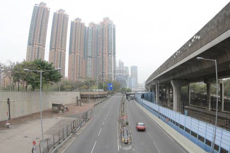 Téléchargez les photos : Vue de la West Kowloon Highway à hong kong, le 7 mars 2015 - en image libre de droit