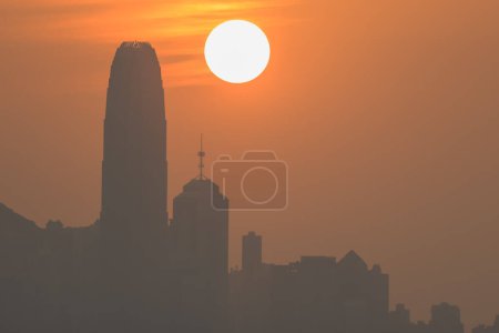Téléchargez les photos : Le coucher du soleil du kong hong paysage urbain 10 fév 2024 - en image libre de droit