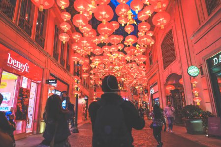 Foto de Feb 23 2024 Celebración de la luz decorativa en wan chai Lee Tung Ave - Imagen libre de derechos