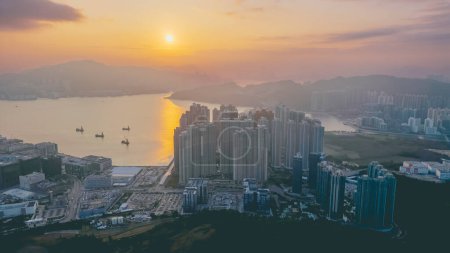 Téléchargez les photos : 25 fév 2024 Paysage urbain et scène urbaine de Tseung Kwan O Junk Bay - en image libre de droit