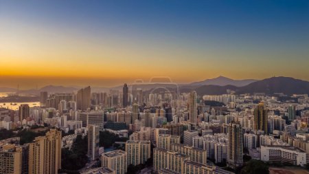 Téléchargez les photos : Une skyline du yau tsim mong district, hong kong, 12 mars 2024 - en image libre de droit