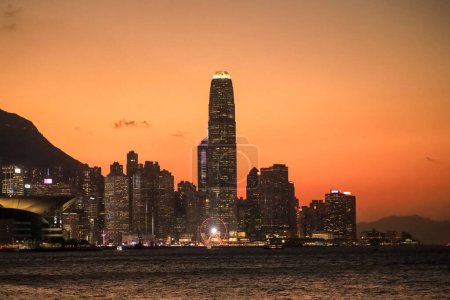 Téléchargez les photos : 15 janv. 2024 Quartier urbain de Hong Kong, Paysage urbain au port de Victoria - en image libre de droit