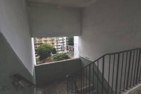Foto de Marzo 16 2024 Escaleras en una antigua finca pública de Tai Hang Sai - Imagen libre de derechos