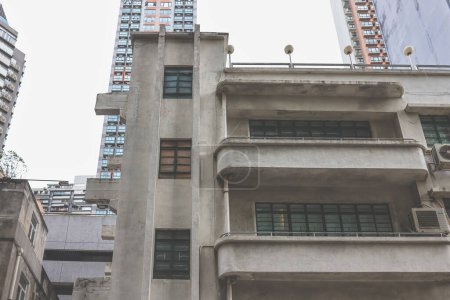 Téléchargez les photos : Un immeuble résidentiel de niveau intermédiaire à Hong Kong. 23 mars 2024 - en image libre de droit