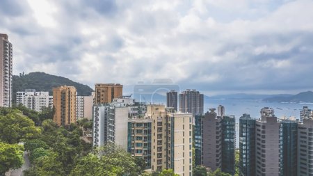 edificios residenciales de nivel medio en Hong Kong. 23 de marzo de 2024