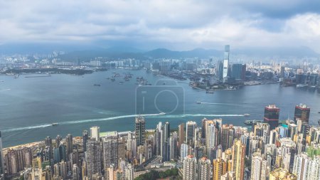 Téléchargez les photos : Bâtiments à Sai Wan et niveaux moyens sur l'île de Hong Kong 23 mars 2024 - en image libre de droit