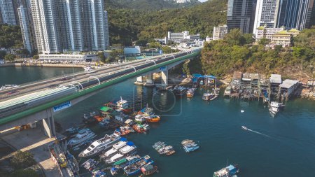 Foto de Puente Ap Lei Chau, Islas Conectadas con la Urbanidad marzo 24 2024 - Imagen libre de derechos