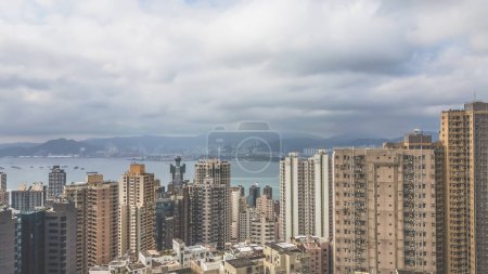 Foto de Edificios residenciales de nivel medio en Hong Kong. 23 de marzo de 2024 - Imagen libre de derechos
