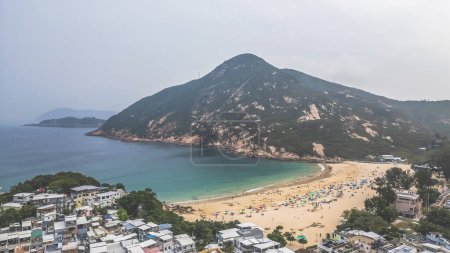 Téléchargez les photos : La vue des visiteurs sur la plage de Shek O à Hong Kong 29 mars 2024 - en image libre de droit