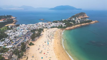 Foto de La vista de los visitantes en la playa Shek O en Hong Kong 29 de marzo 2024 - Imagen libre de derechos