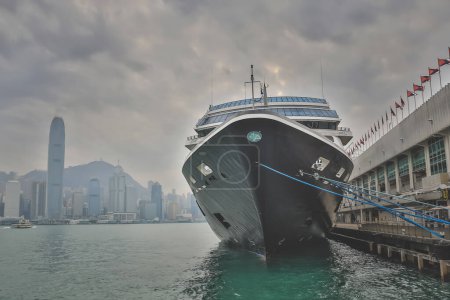 Foto de Crucero atracado en Ocean Terminal Hong Kong 14 de marzo 2015 - Imagen libre de derechos