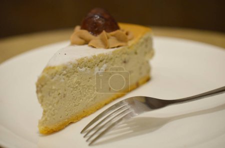 Téléchargez les photos : La plaque blanche d'un gâteau au fromage Castanea - en image libre de droit