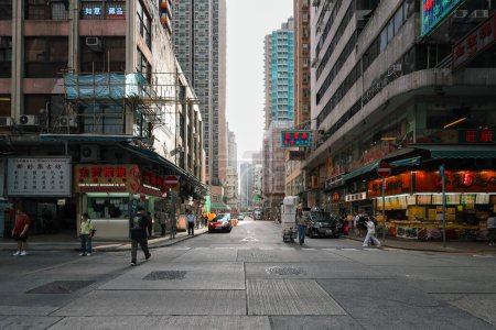 Téléchargez les photos : 3 avril 2024 Mong Kok est l'une des principales zones commerciales de Hong Kong - en image libre de droit