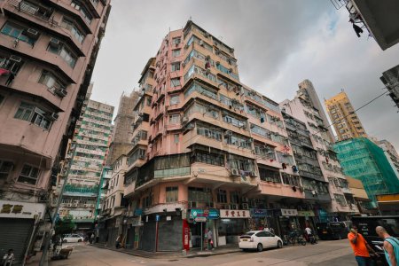 Téléchargez les photos : 3 avril 2024 a Immeubles résidentiels bondés à Hong Kong - en image libre de droit