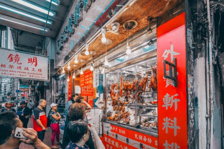 Téléchargez les photos : 3 avril 2024 Aliments grillés sur le marché à Hong Kong - en image libre de droit