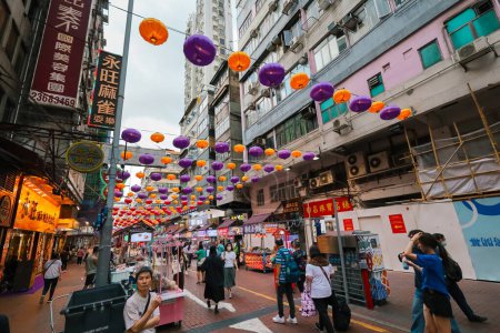 Foto de 3 de abril de 2024 un mercado nocturno de Temple Street, Hong Kong - Imagen libre de derechos