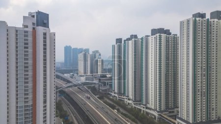 Foto de 1 de abril de 2024 la autopista West Kowloon y Lin Cheung Road - Imagen libre de derechos