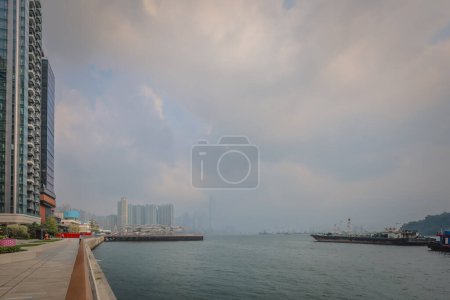 Téléchargez les photos : 1er avril 2024 Évasion tranquille à Cheung Sha Wan Promenade, Hong Kong - en image libre de droit