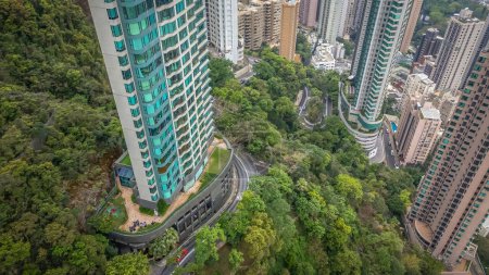 Téléchargez les photos : 5 avril 2024 Bâtiments résidentiels de niveau intermédiaire à Hong Kong - en image libre de droit