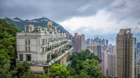 Foto de 5 de abril 2024 edificios residenciales de nivel medio en Hong Kong - Imagen libre de derechos