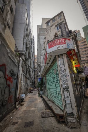 Foto de Abril 5 2024 Nueva y vieja arquitectura en Tsim Sha Tsui Hong Kong - Imagen libre de derechos
