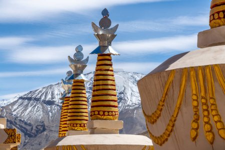 Detalle de estupas en Basgo en el Himalaya norte de la India