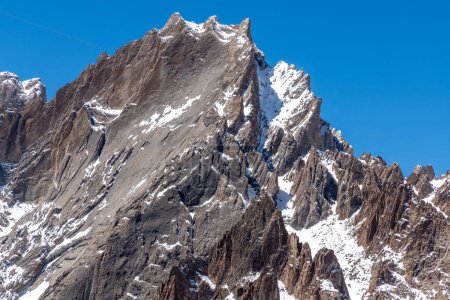 Die höchsten Gipfel des indischen Himalaya in der Nähe des Fotula-Passes in der Region Ladakh