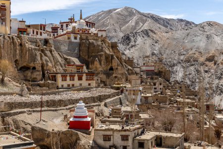 Monastère bouddhiste Lamayuru historique à 11,520 pieds d'altitude dans l'Himalaya indien, datant du 11ème siècle