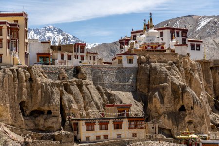 Monastère bouddhiste Lamayuru historique à 11,520 pieds d'altitude dans l'Himalaya indien, datant du 11ème siècle