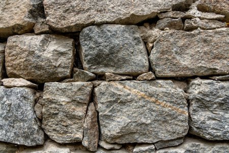 Steinmauer im Bauerndorf Turtuk in Nordindien nahe der Grenze zu Pakistan und Tibet