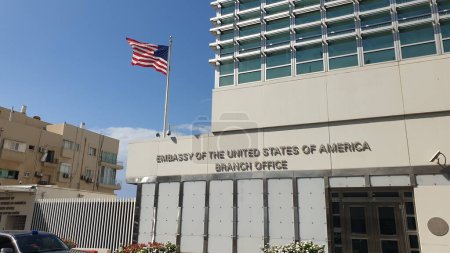 Foto de TEL AVIV, ISRAEL. 28 de octubre de 2023. El Consulado de los Estados Unidos en Tel Aviv vista general. - Imagen libre de derechos