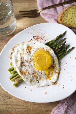 Photo for Grilled eggs with green asparagus. Healthy vegetarian food. - Royalty Free Image